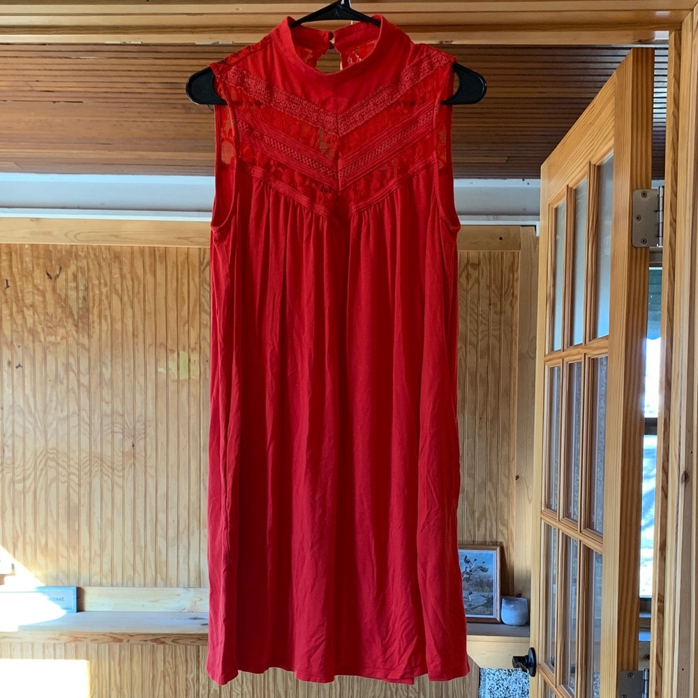 Women's AGB Dress Cherry Red Lace Mock Neck Sleeveless Pleated Mini Dress L